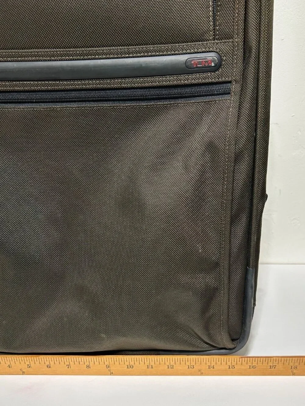 Tumi Alpha 2 Expandable Compact Carry-On Luggage Black Durable Nylon